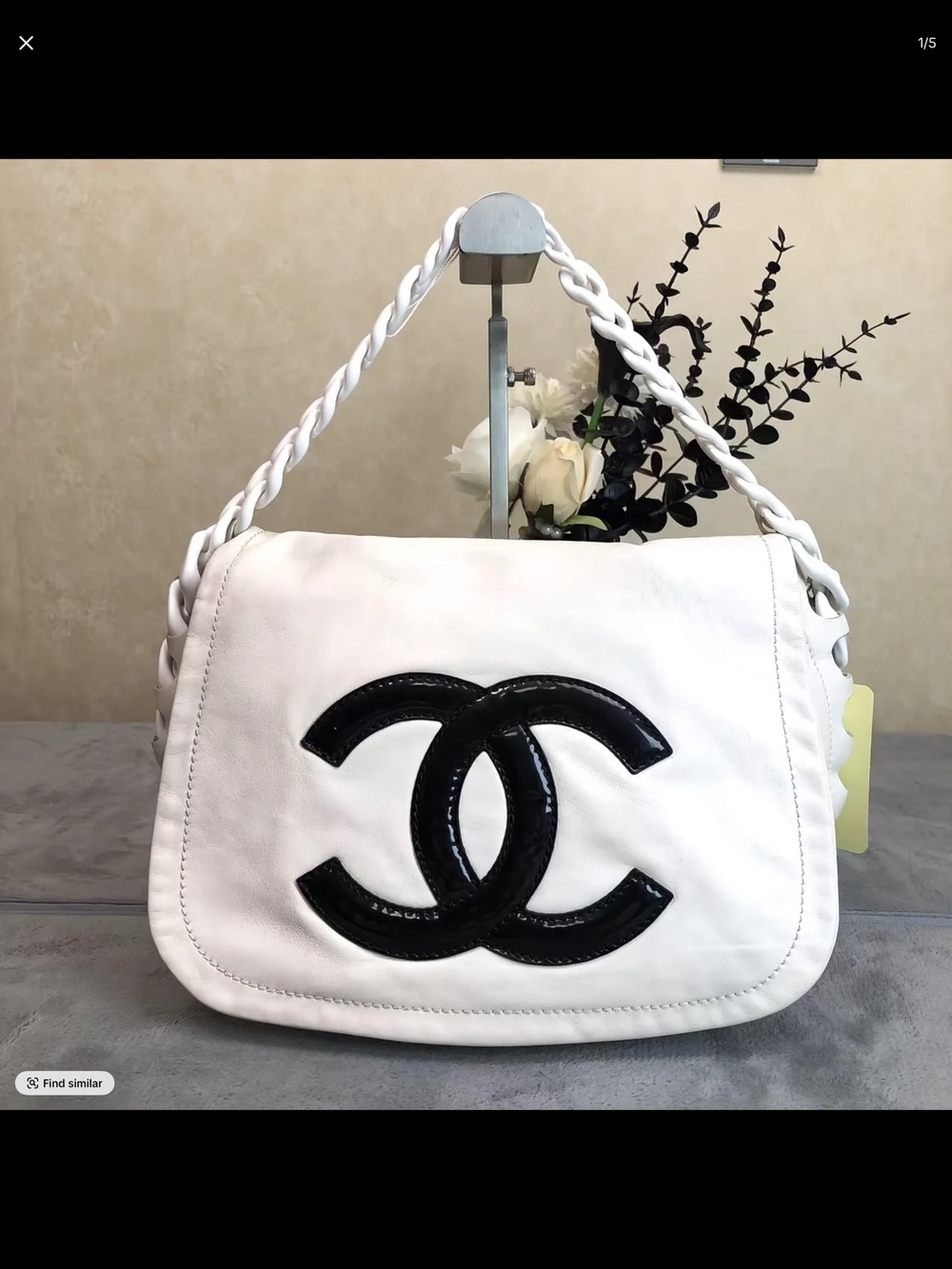 CHANEL White Leather Shoulder Bag with Black CC Logo